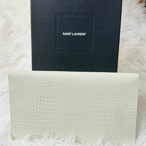 UPTOWN POUCH IN CROCODILE EMBOSSED SHINY LEATHER - Picture 3 of 6